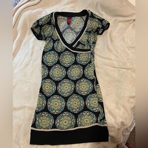 Women’s large adorable cap sleeve, v-neck summer dress. Made by Studio.